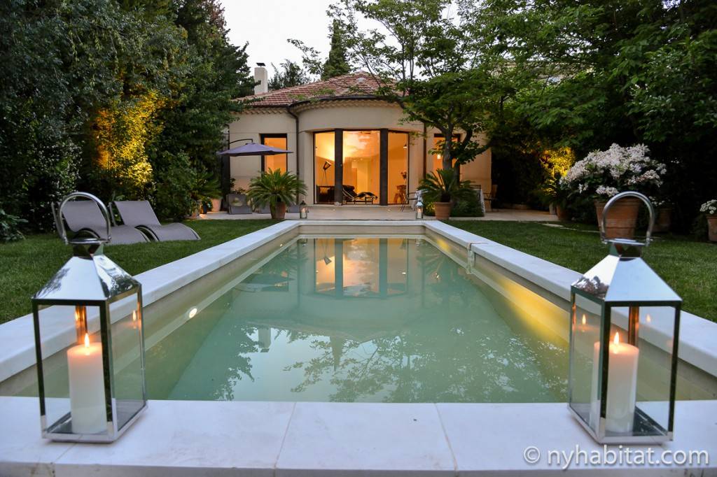 Are you over the #cold weather? Just imagine you're in this 4 BR #villa in the South of #France 🌴☀️ Indulge here: https://bit.ly/2LjNiff