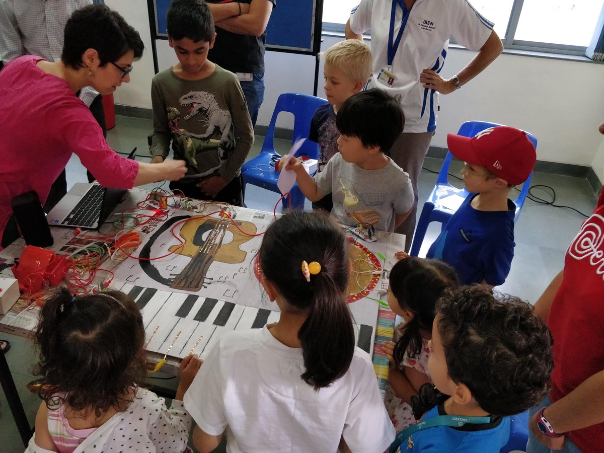 MIS_pune's tweet photo. A fantastic Maker Morning on #interactivepainting using #makeymakey and #Scratch We had so much fun #mbislearns #mbisrocks https://t.co/ulC5T685GR