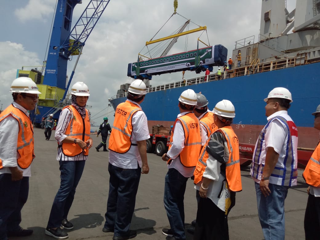 Kemlu_RI's tweet photo. Bangga, Indonesia Kembali Kirim Gerbong Kereta ke Bangladesh https://t.co/3GneeDkK0p #IniDiplomasi #RintisKemajuan https://t.co/BIPF6j0Slg