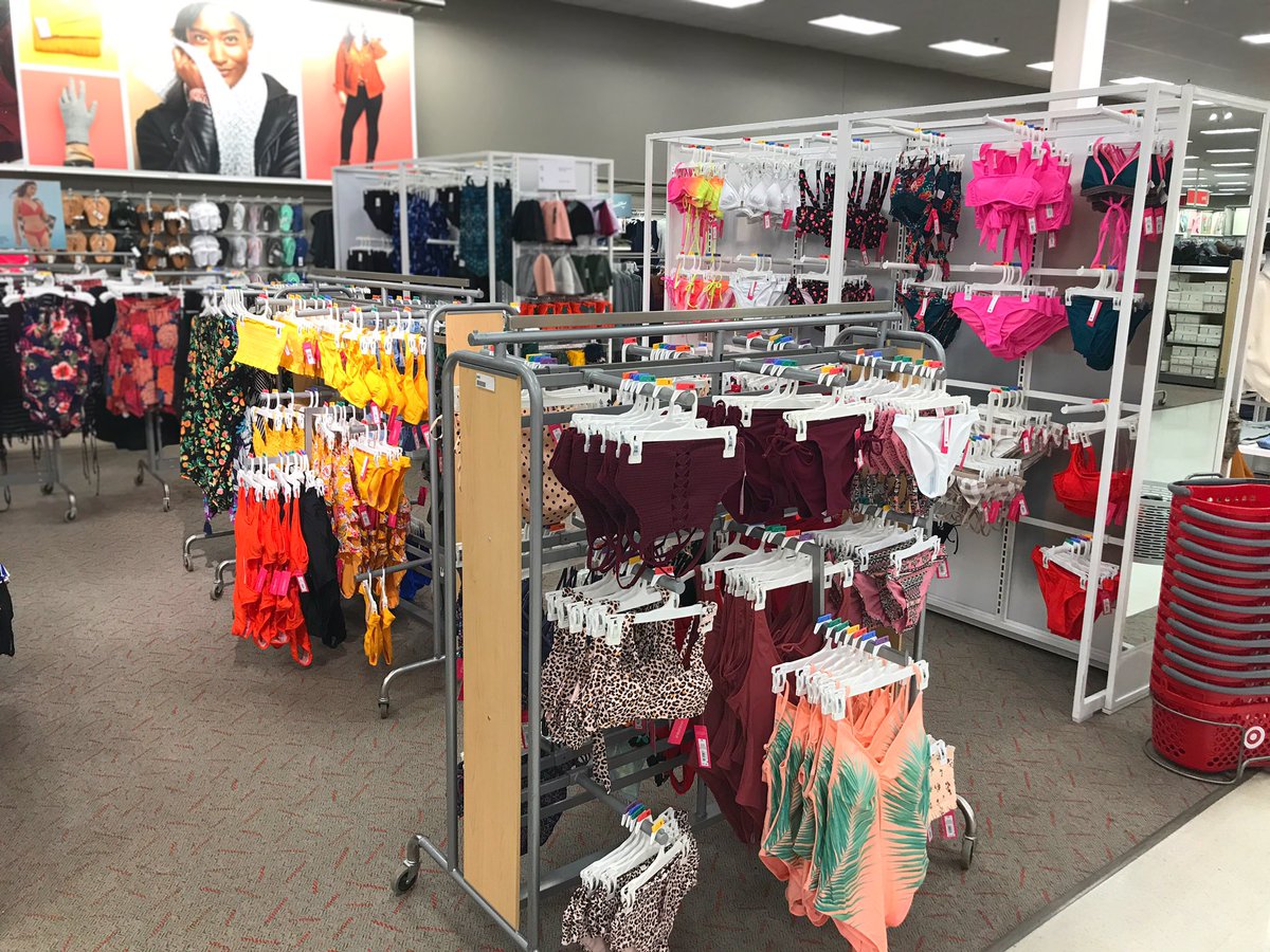 It’s still freezing here at T1355 but our swim department is popping and ready for any beach vacation! Tropical 2019?? 🏝👙 #TargetStyle #target #T1355 #vmstyle #vmtl