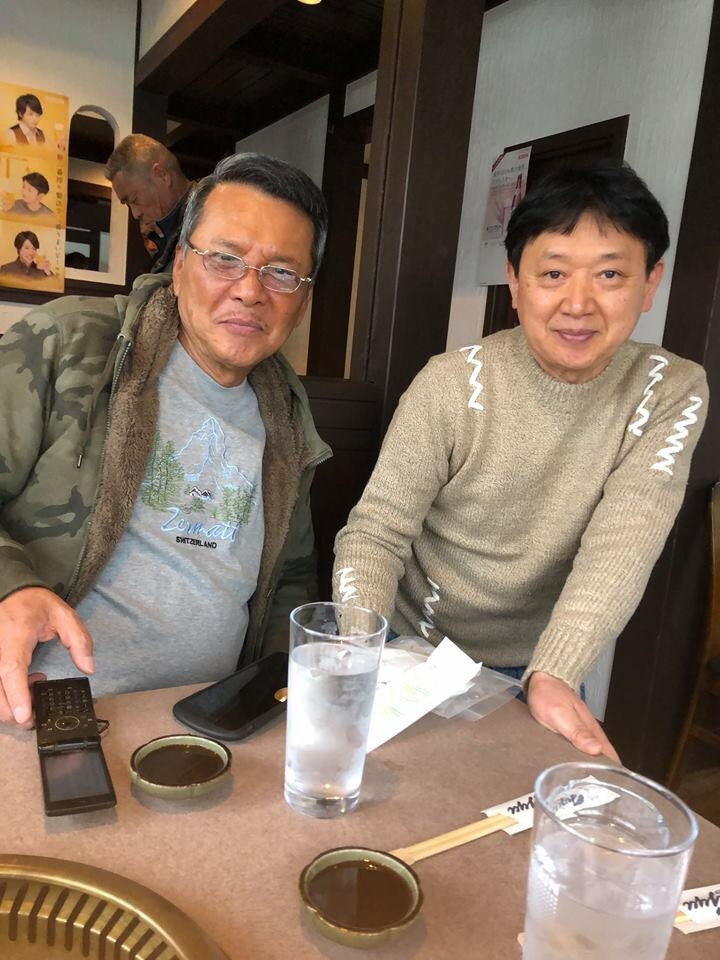 竹垣悟 日本鳩レース協会 社連合会の新年会が会員の店 フジギュウであった 連合会 本岡昌幸会長と私のツーショット 竹垣悟 日本鳩レース協会 社連合会の新年会が会員の店 フジギュウであった 連合会 本岡昌幸会長と私のツーショット