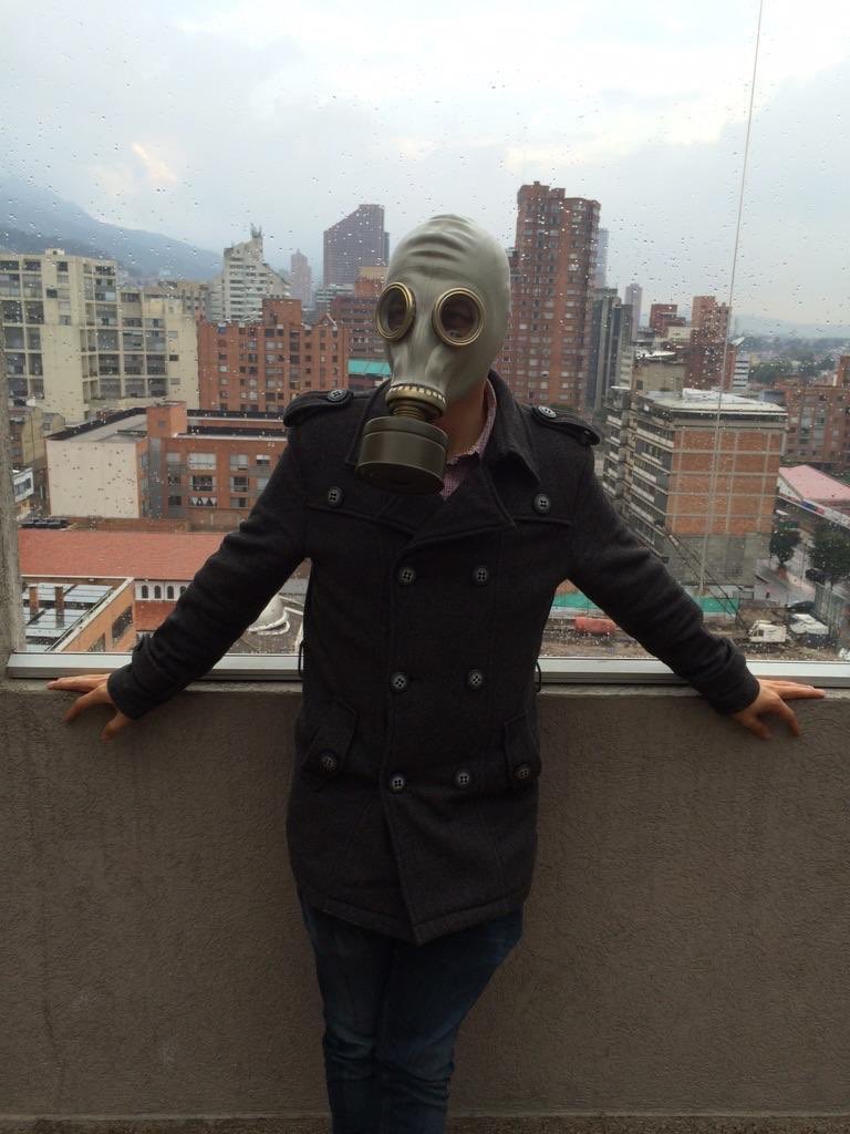 SithMasterBDSM's tweet image. ole y a propósito, ya salió la película &quot;IO&quot; en Netflix... ¿qué hará la gente de #iochallenge ? ¿será que salen a la calle con máscaras de gas a ver si se tropiezan o se meten a respirar metano a ver ué pasa?