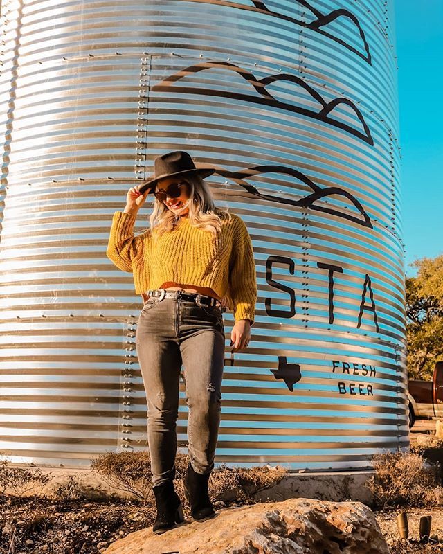 Gotta tip your hat to these Texas winter's... Shine on sunshine, shine on!👓🌞👓 #NachoAvgBlondies #NachoAvgWeather #texasbrewery #vistabrewingtx #Sheinofficiall  #shein #winterintexas #vistabrewery bit.ly/2FC3VAh