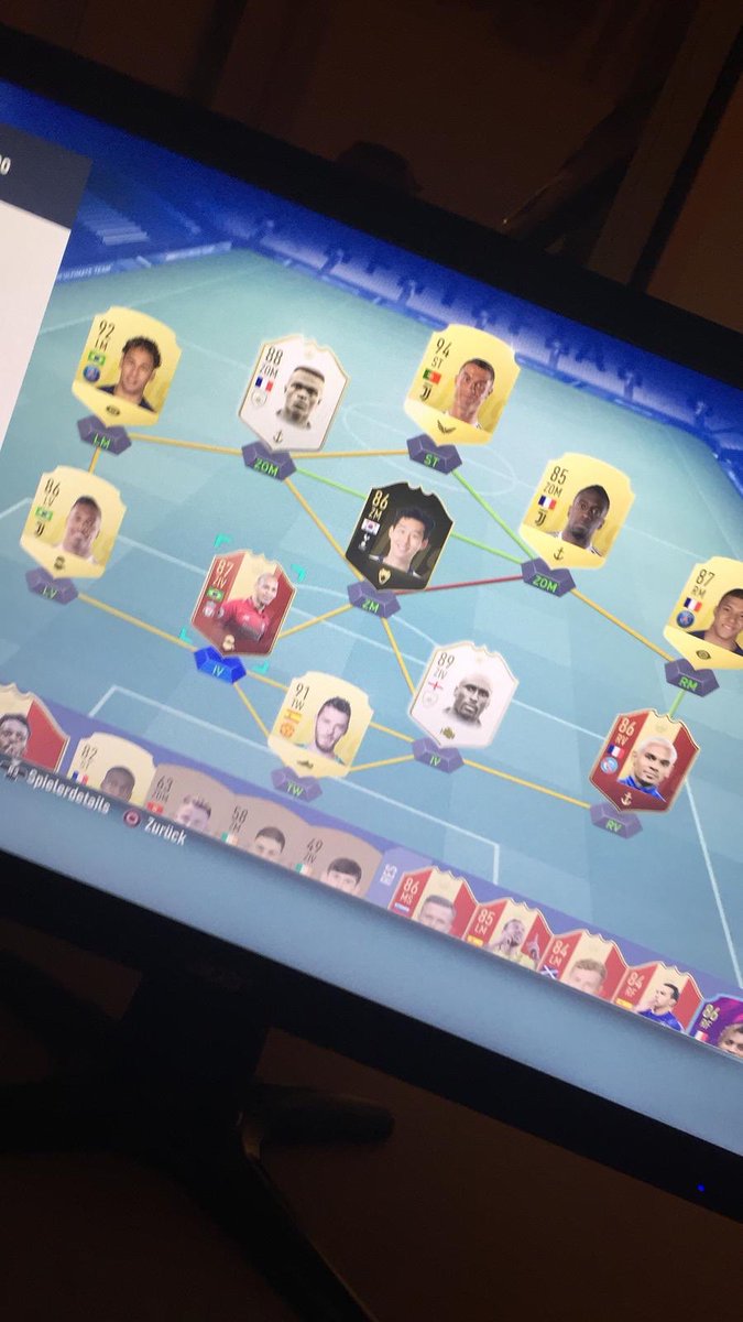 LaFatalic's tweet photo. Von einem 8-3 auf ein 23-3 und dann leider bitter verloren😕 Elite 1 wäre Easy wieder drin gewesen wenn ich am Anfang nicht so reingeschiessen hätte ☹️ #fatalic #fifa19 https://t.co/hPhMEsjPXo