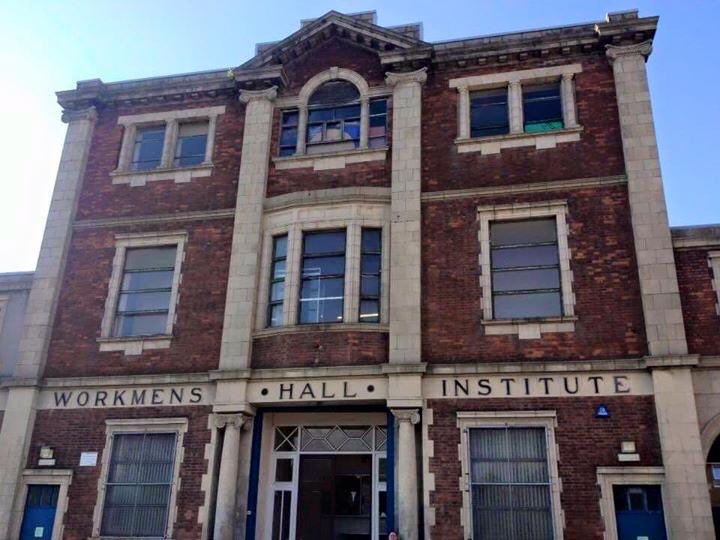McConAmanda's tweet photo. Did you know that we used remanufactured paint to renovate our Dance Studio, as well as other rooms in our building..... @BedwasHall
https://t.co/1ufE6r08Ti
#ThankYouDulux #bwh #YouTooCanApply #Recycle #CommunityRePaint #BTMarea π¨β»οΈπ https://t.co/cwi3qce8S4