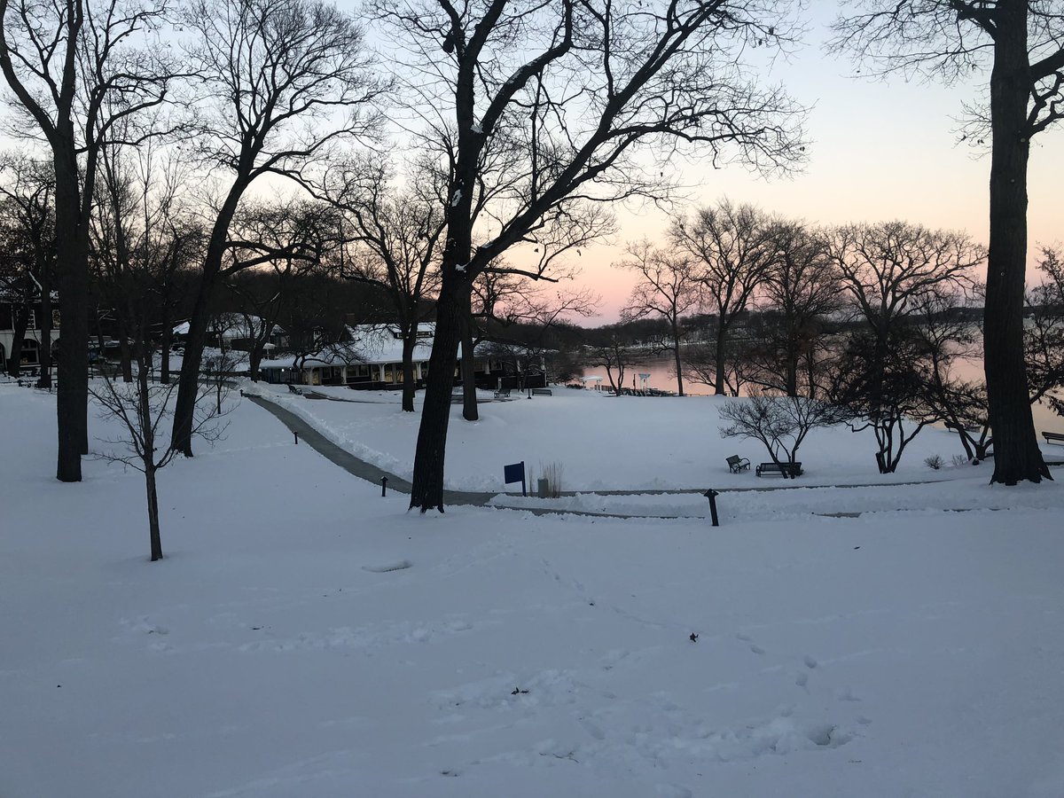YesyMSanchez's tweet photo. Capping off a productive dissertation writing retreat thanks to supportive friends and a beautiful setting. #dissertationorbust https://t.co/ibITrJcdhe