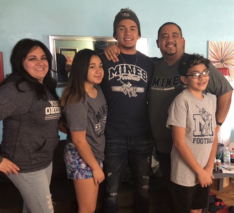 Jalen21_t's tweet photo. I am extremely happy to announce that I will be pursuing my dream to become a #helluvaengineer and play college football, at Colorado School of Mines!
⚒#ORED19GERS⚒@MinesFootball https://t.co/jRtquI1wOf