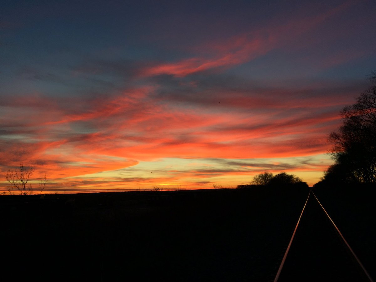 Edfleet75's tweet photo. #bloodmoon #SuperBloodWolfMoon
Fire in the sky
#bloodsunset #texas #sunset https://t.co/DGJRIxLn3Z
