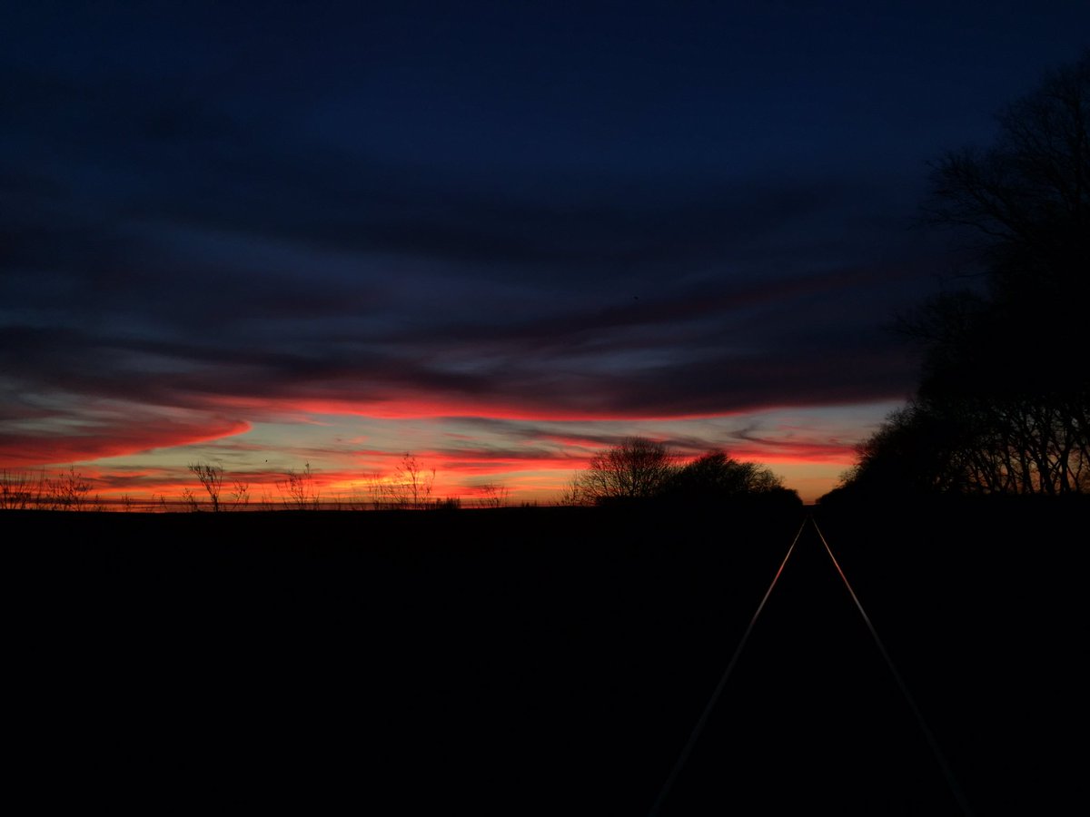 Edfleet75's tweet photo. #bloodmoon #SuperBloodWolfMoon
Fire in the sky
#bloodsunset #texas #sunset https://t.co/DGJRIxLn3Z