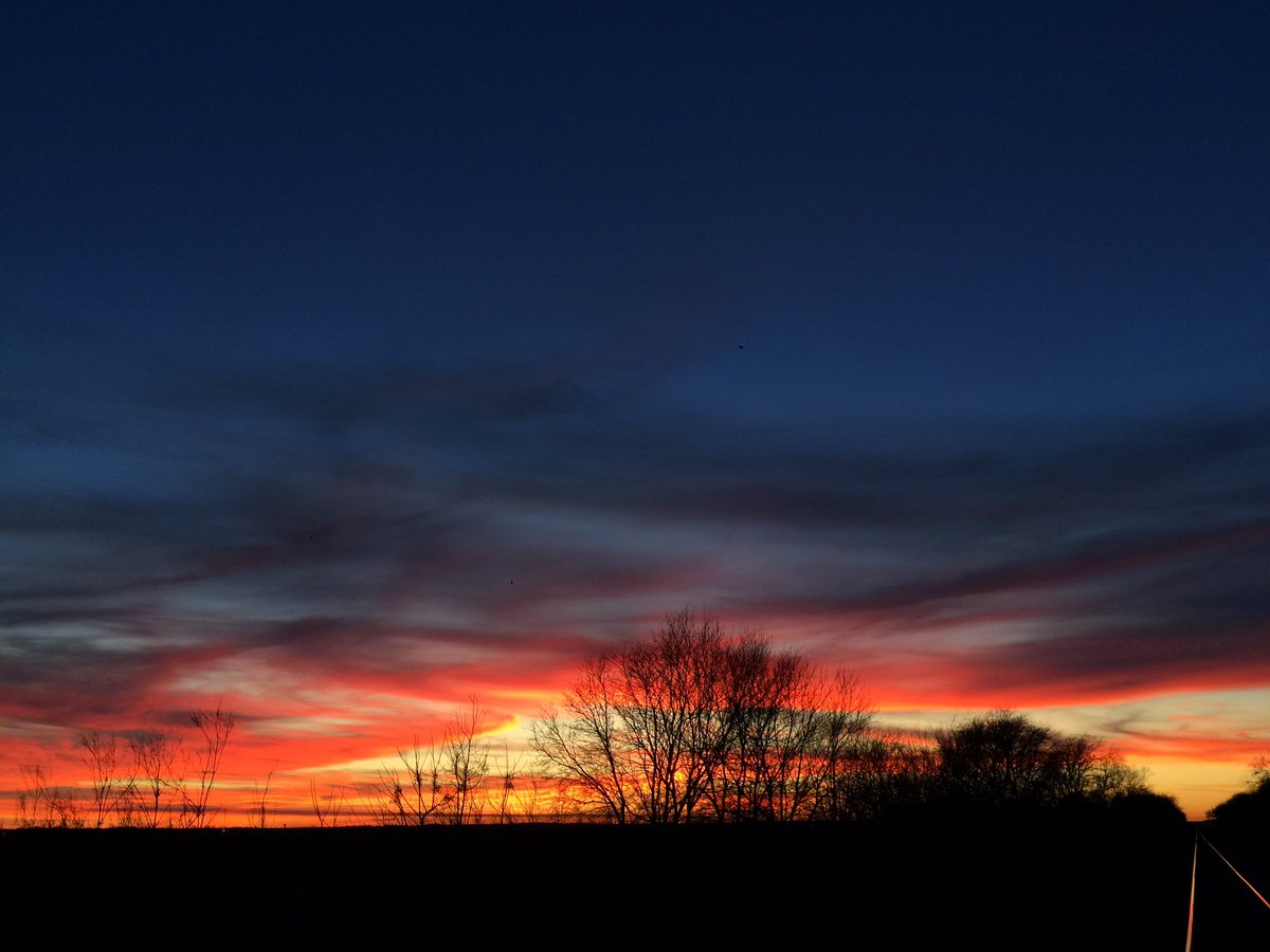 Edfleet75's tweet photo. #bloodmoon #SuperBloodWolfMoon
Fire in the sky
#bloodsunset #texas #sunset https://t.co/DGJRIxLn3Z