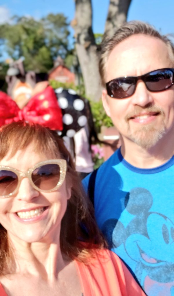 TracySeiler's tweet photo. Disney's Magic Kingdom with @Unkle_Kitty https://t.co/cNUi4ToSvS