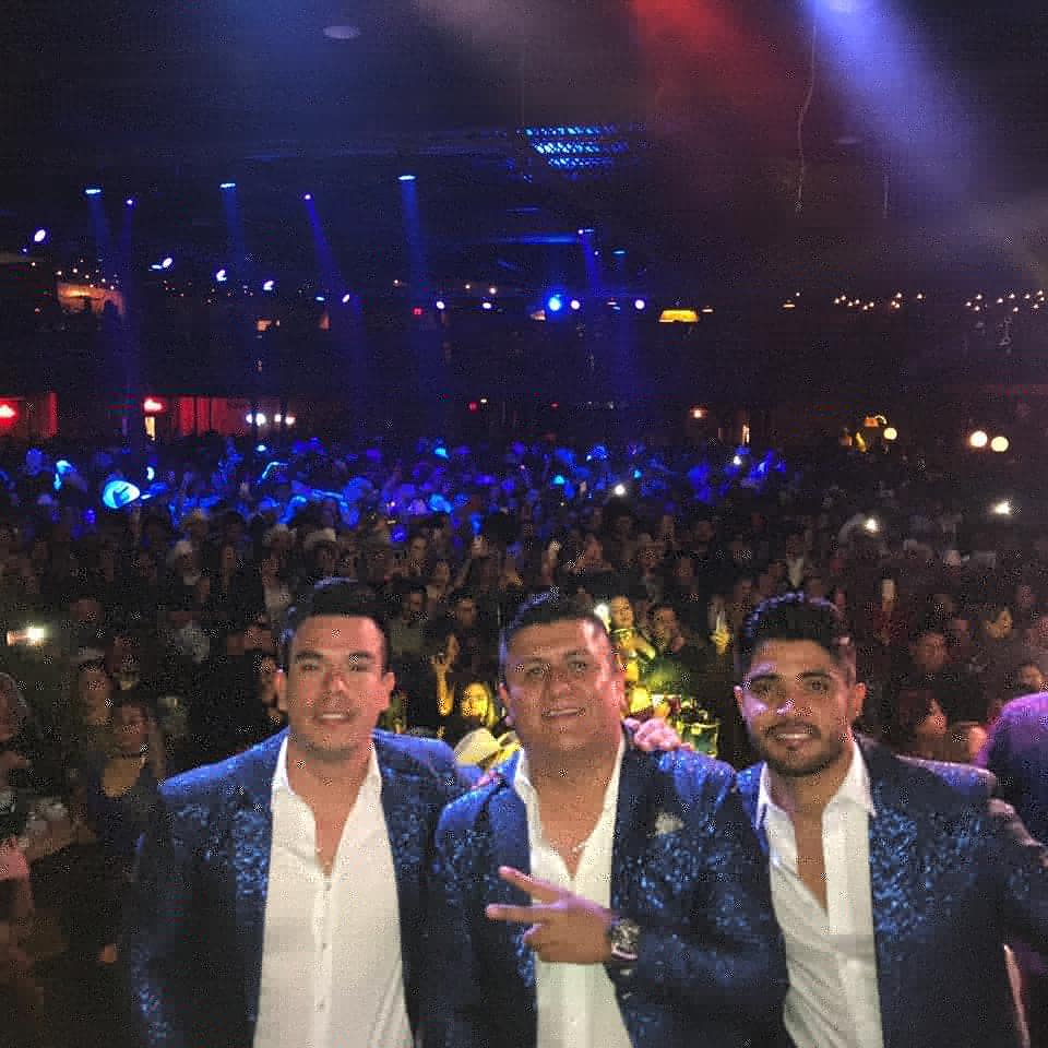 sebastianes's tweet photo. Esto pasó ayer, gracias #Denver #Colorado esperamos volver pronto.
#FierroPapa #Uyuyuyuyuyyyy https://t.co/FBnr7Hk4cI