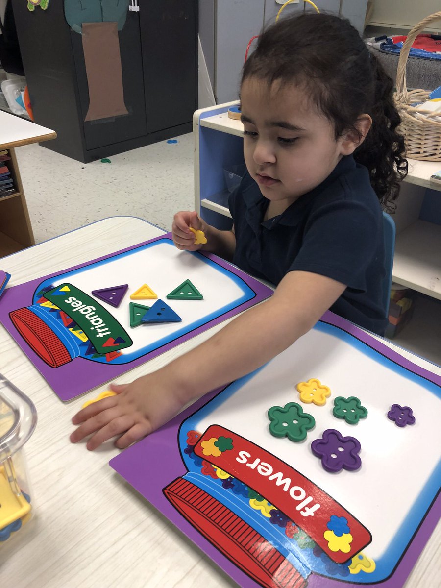 kateileenthomas's tweet image. Sorting and matching button shapes. #NextlevelAPSD #youngestlearners #preschoolmath @Asbury_ParkSD @APSuperGray @Prncpl_ERuiz @Jackson__Lauren @Antonel1Shannon @sandyburnsAP @CynthiaArdi5