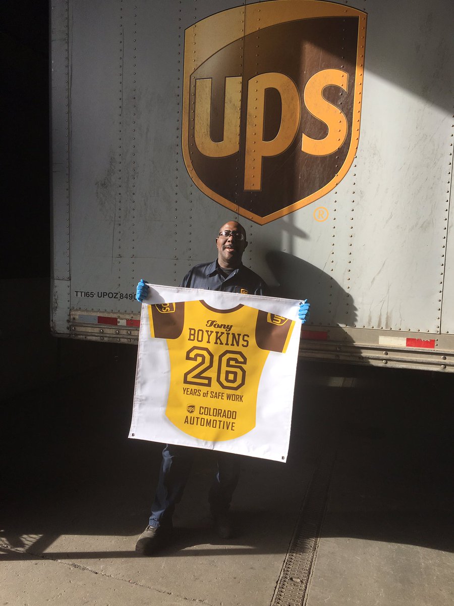 #caughtsafely in the Commerce city building celebrating two milestone with no injuries for their career at UPS. Outstanding job to Gary Vigil and Tony Boykins for continuing to be injury free.
<a href="/DarrenMooreDM/">Darren Moore</a> <a href="/kennethcherry26/">Kenneth</a> @DesertMTUPSers #automotivedm