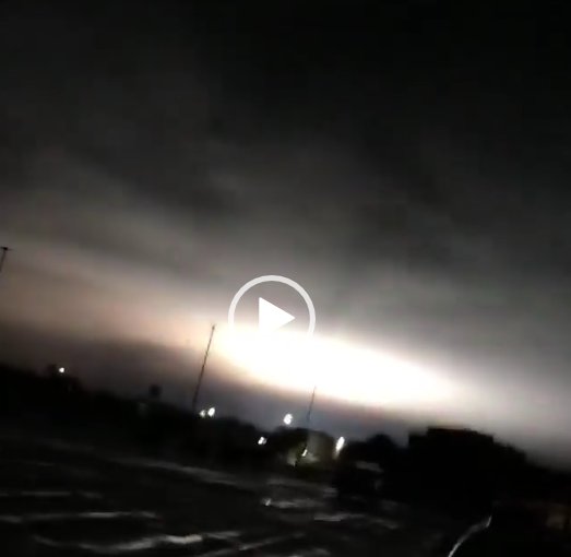 rthedonald_2020's tweet photo. I BRING YOU THIS IMPORTANT INTERRUPTION TO THE NFL PLAYOFFS!

What looks like an Electro Magnetic Pulse occured out of CrossVille Tennessee. 

SPOOKY 

LIGHTS FLICKERING

Are the Aliens Here?

https://t.co/FDegFi25x9

#Scary #NFLplayoffs https://t.co/oXrHeCGIwU
