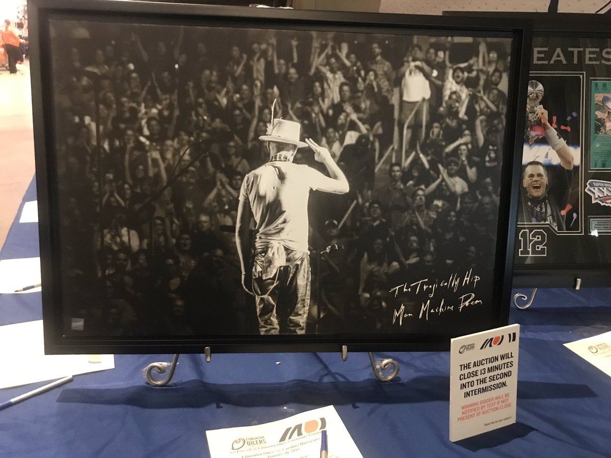 SpectrumAuth's tweet image. We are looking to end the weekend with win as we take on the @NHLCanes tonight! Come by our auction tables to see some of the gems we have out tonight! ‼️Hint: your going to want to check us out if you are a @thehipdotcom fan 😉 @Oil_Foundation #LetsGoOilers