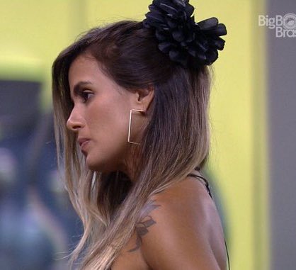 bbbeijocas's tweet photo. votando na hana // indo usar o shampoo dela #BBB19 https://t.co/ysy165zkjR
