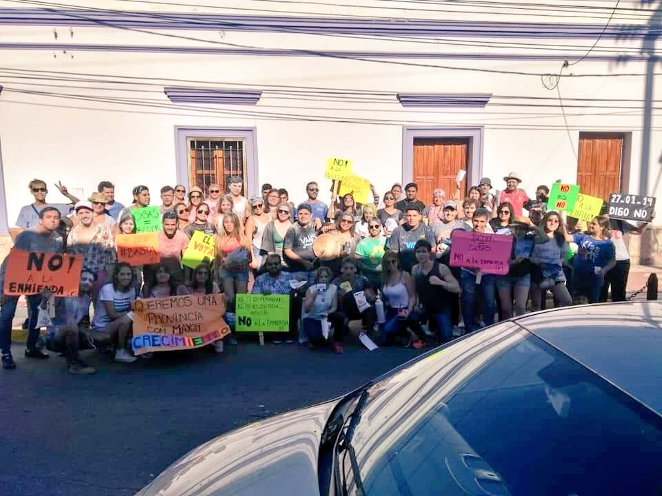 ParedesUrquiza's tweet photo. Esto es verdadera militancia, es convicción, es esperanza. Decenas de jóvenes en la defensa de la Constitución, de la Libertad, de los valores. Nadie les paga para hacerlo, es la enorme fuerza de luchar x un futuro mejor. Felicitaciones!! https://t.co/tJNF1Ep7we