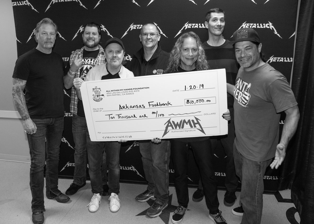 Thank you to everyone who came out to #MetInLittleRock for helping @arfoodbank provide food for 50,000 meals for hungry Arkansans. #MetallicaGivesBack #AWMH
