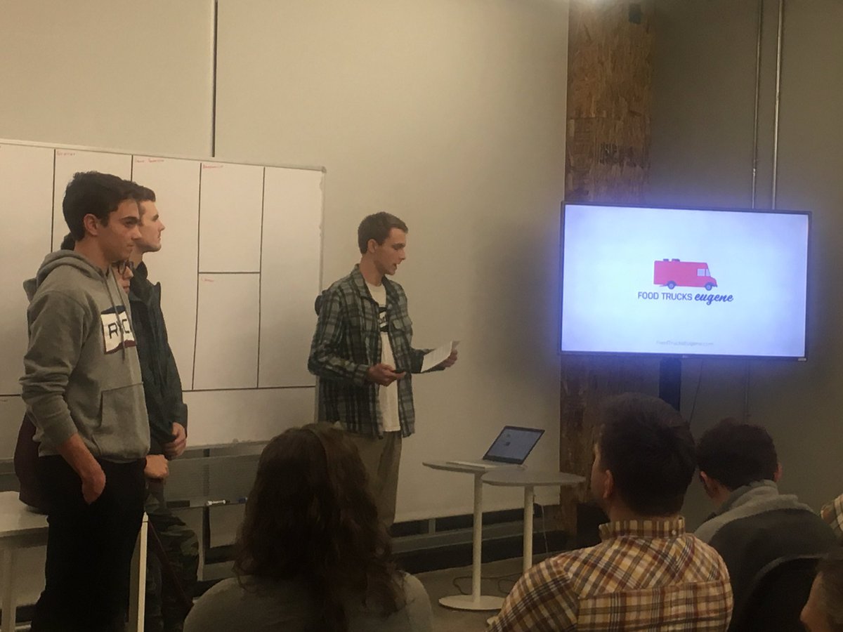 UOregonLCE's tweet photo. One more pitch from Food Trucks Eugene a food truck aggregation platform that provides community food truck vendors the opportunity to do mobile orders @SWEugene #sweugene https://t.co/hBABScZn2H