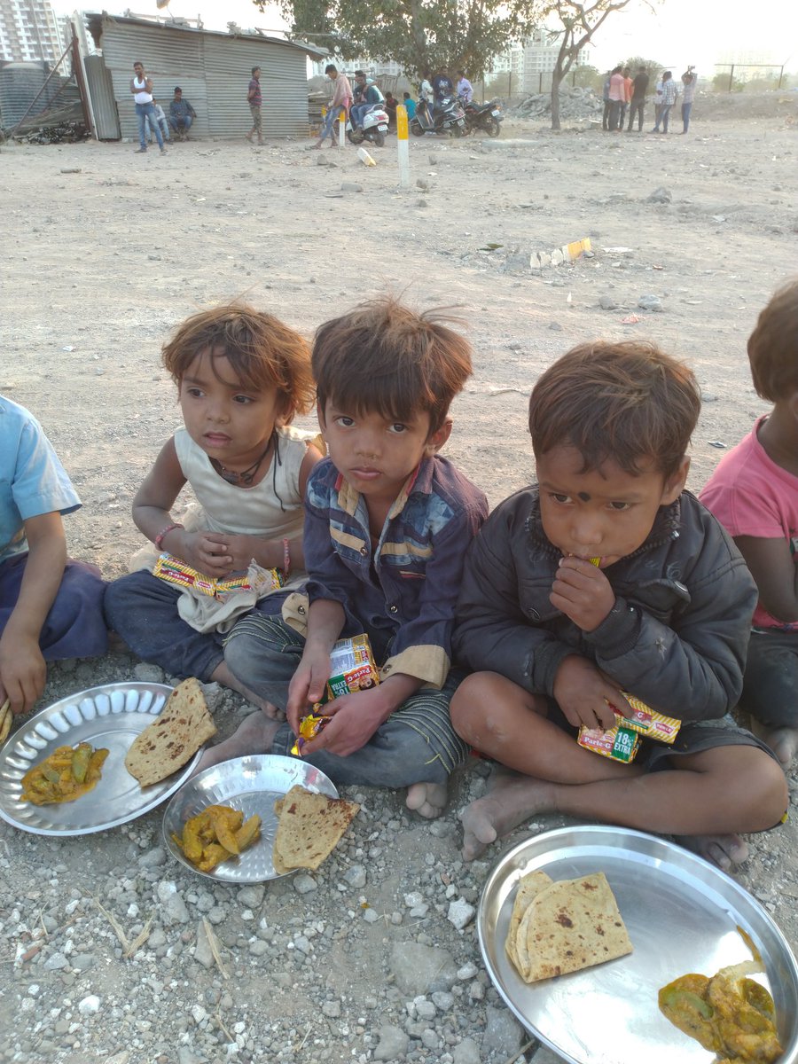 ArmyWagholi's tweet photo. Eight food distribution drive in Wagholi.. People served 62. We have shortage of foods request to all of you pls donate food as much as you can and see the smiles of our children's.. Pls call 9718992229
@iWagholi
@WagholiTimes
@SKYLIGHTSWAGHO5
@WagholiHSA @GpWagholi @akshaykumar https://t.co/AZeqplIrU1