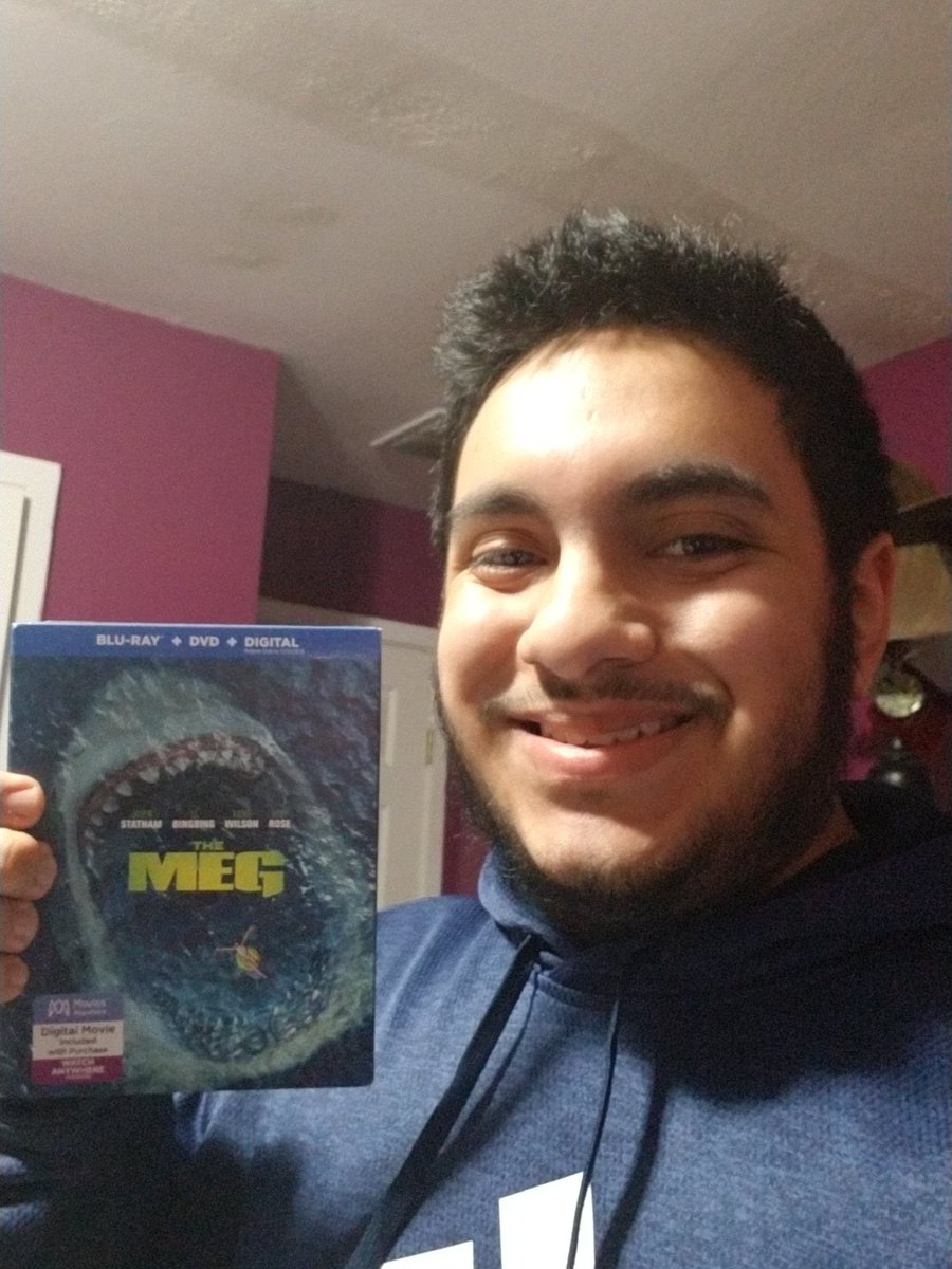 Michael28temp's tweet photo. #JasonStatham @jessica_mcnamee @pagekennedy @olafurdarri @glenlevy @sne_askin @masioka @rainnwilson @themeg2018 @meg82159 @MegMovie This is what I got for Christmas in December 2018 & I'm SO HAPPY๐๐๐๐ฆ๐. #TheMeg #TheMeg #savepippin https://t.co/Nq5EBdIHl5
