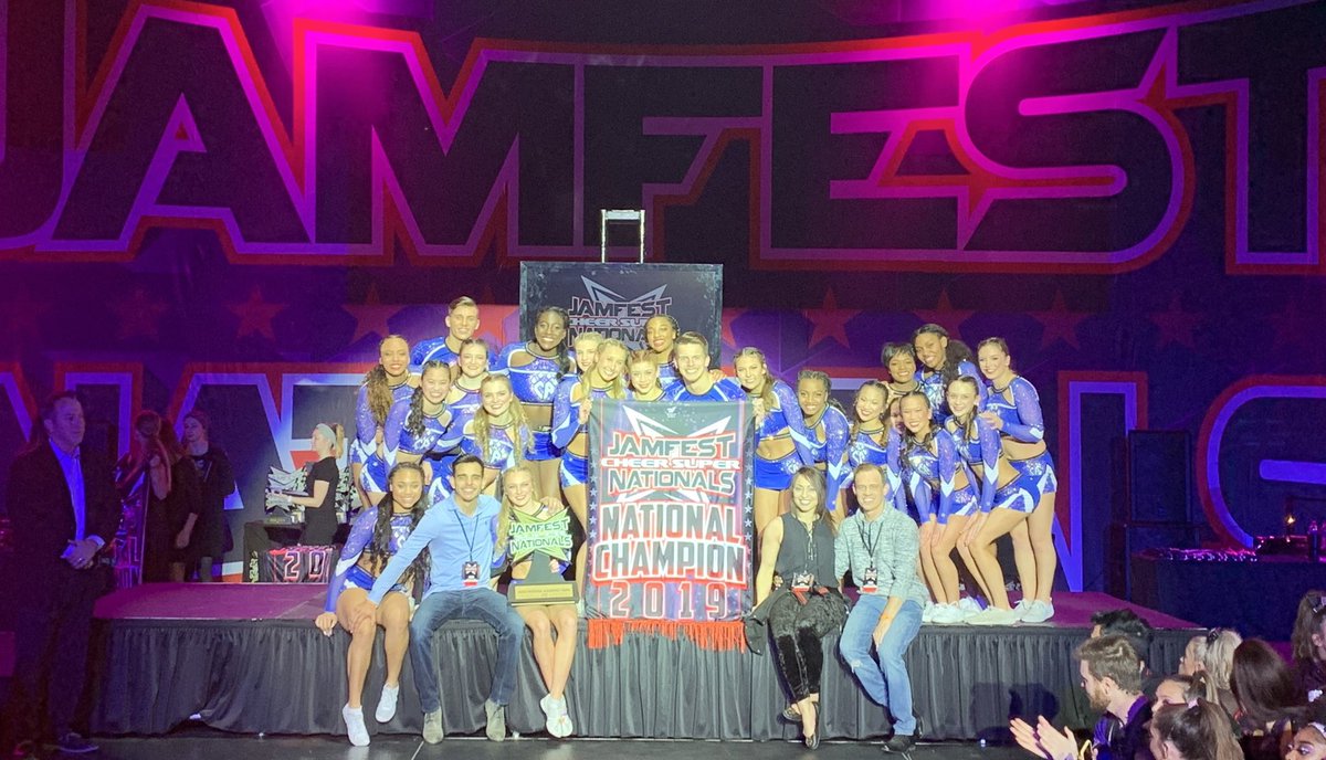 CA_ZeusCats's tweet photo. National Champs 💪🏼 ⚡️⚡️ #blessed #JamfestCSN19 https://t.co/MhXEnNvHdV