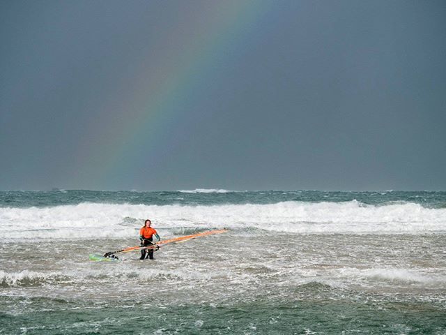 StudentWindsurf's tweet image. POT OF GOLD AT THE END OF A RAINBOW?
NO, JUST A SICK WINDSURFING SESSION!
Our Plym-Ex event last year was sick, and this year's one in a few weeks is lining up to be just as windy and wavey!
Ticket deadling is tomorrow, so go grab one quick!.
See you the… bit.ly/2COFfkd