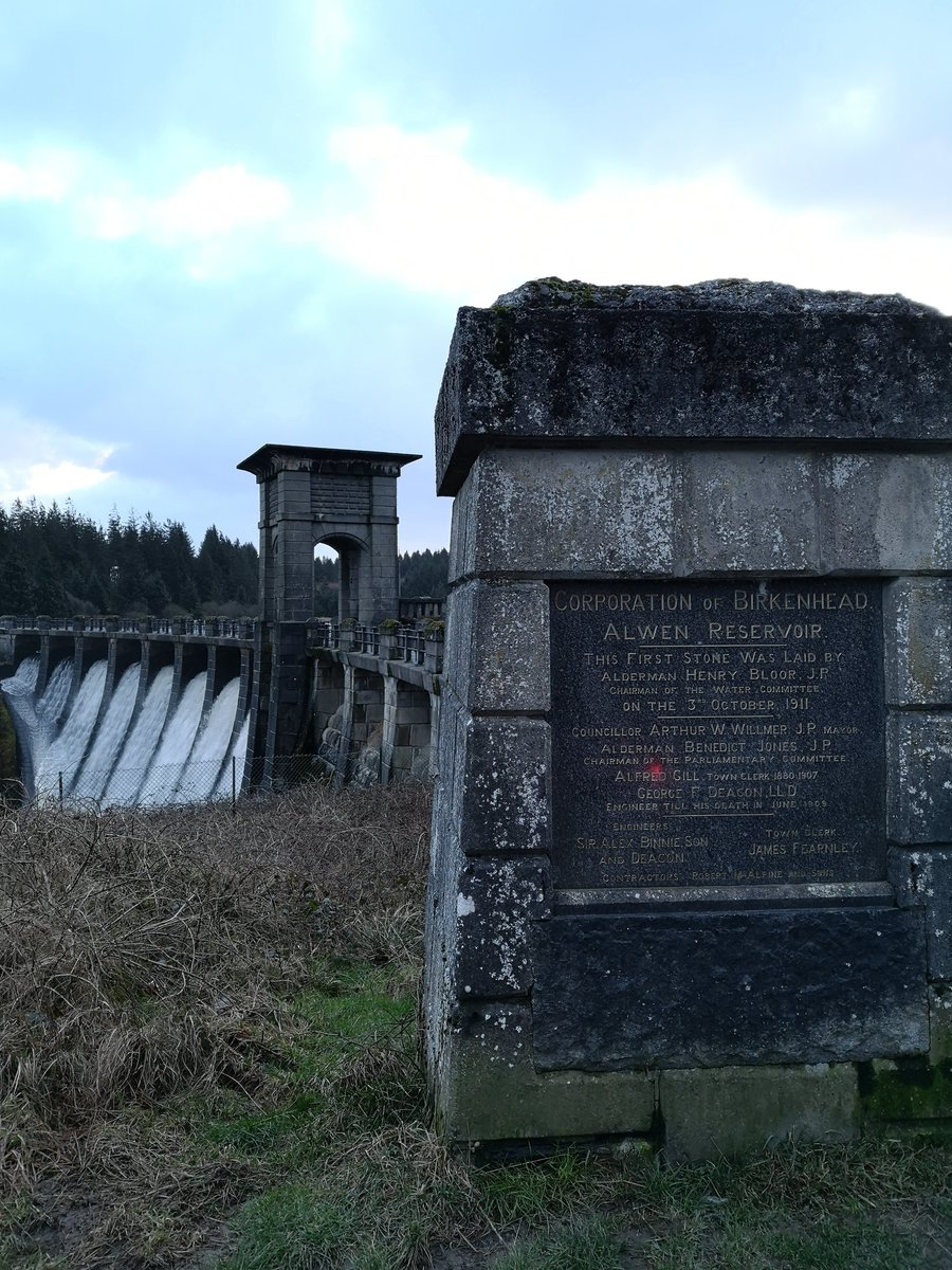 Stunning to see 👀 <a href="/DwrCymru/">Welsh Water</a> The Alwen reservoir working in windy weather! <a href="/GoNorthWales/">Go North Wales 🏴󠁧󠁢󠁷󠁬󠁳󠁿</a> <a href="/ItsYourWales/">It's Your Wales</a>. Come and stay at our centralised cottage and enjoy the local attractions