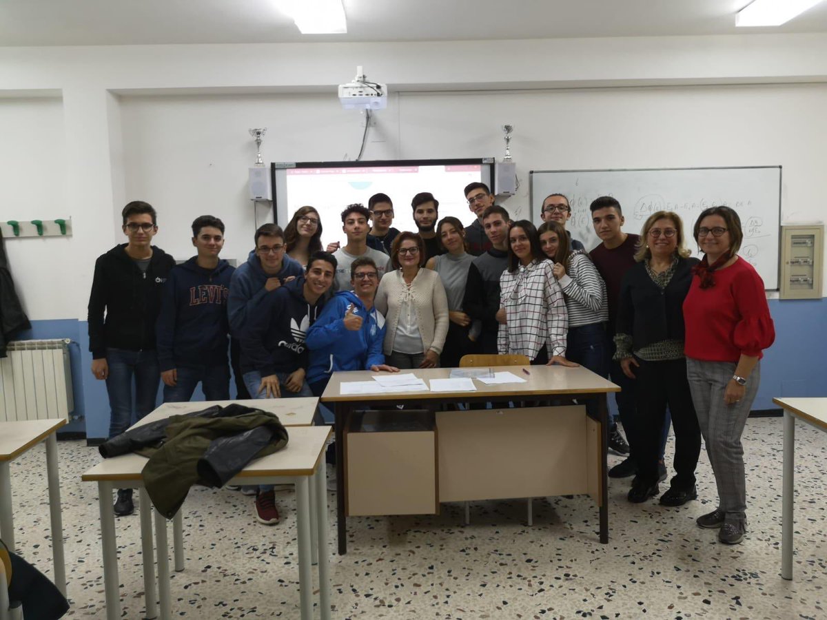 SherlockHome8's tweet photo. Prima lezione del progetto ASOC.
Grazie alle informazioni sul sito di OpenCoesione e all’aiuto della signora Ferrantelli dell’Europe direct di Trapani, il team ha scelto il progetto su cui svolgerà il proprio lavoro. #ASOC1819 #monithon #europedirectrapani #memories #scherlock https://t.co/LnuCBn8oAQ