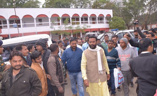 prabhatkhabar's tweet photo. Jharkhand : चास के मेयर भोलू पासवान को जेल, कांग्रेस नेता मनोज राय भी गिरफ्तार
https://t.co/mnu8stuivU
#Jharkhand #Bokaro #Chas #MayorArrested https://t.co/5nRDixYSBk