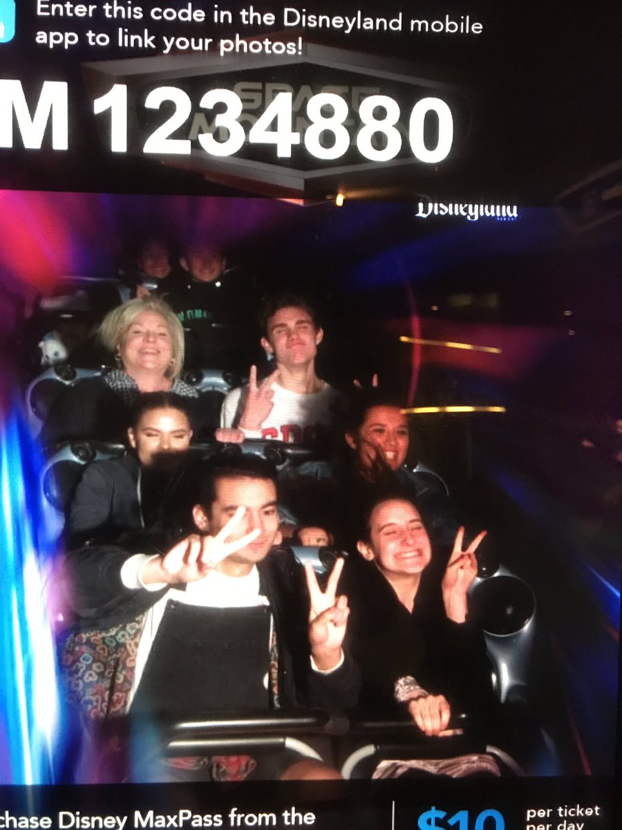 Ninjah_Cat's tweet photo. HAPPY BIRTHMUS TO THE IRL DISNEY PRINCESS @kschreiner98
✨WELCOME TO THE 21+ clerb ✨
#letsgetshitfaced 🍻🥂🍾 https://t.co/G8tBE9RD69