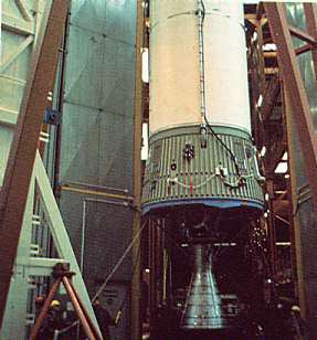 The full rocket weights 210 metric tons, with a 47m height and a 3,8m diameter. The first stage could develop 245metric tons of thrust.The second stage thrusted for 136s and deployed 72metric tons of thrust with its only engine.Last stage was europe’s forst cryogenic stage.