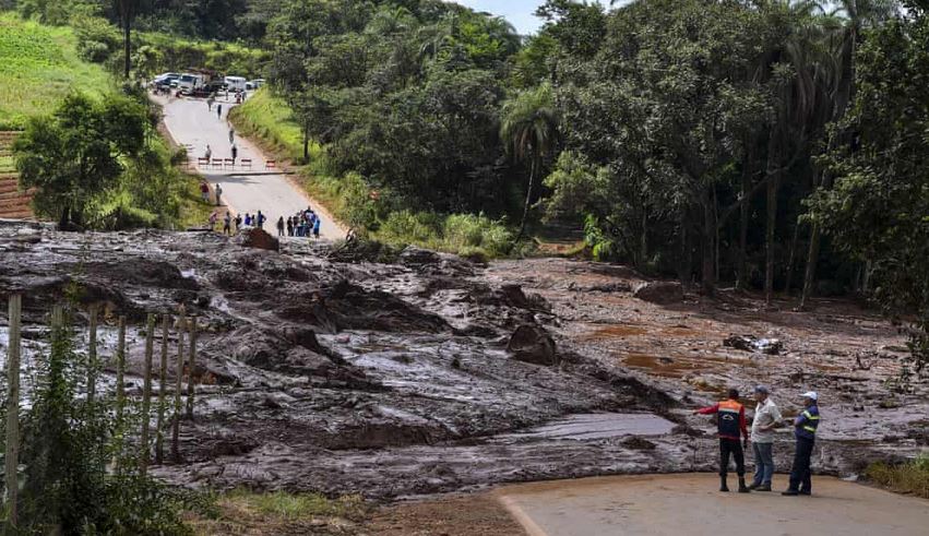 EnvJustice's tweet photo. The dam failure in Brazil that killed probably 100s was a man-made disaster. The killer has a name: mining company Vale. Vale also has a fan: Brazilian President Bolsonaro, who rolls our the red carpet for them. Here's more background to this story: https://t.co/hk9Z8UdDys https://t.co/EsKlnBzYjb
