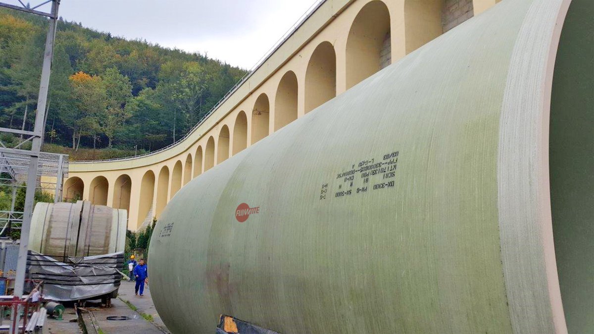 Amiblupipes's tweet photo. Amiblu upgrades #hydropower plant Porąbka in #Poland! The aged steel piping was replaced with #Flowtite #GRP pipes and fittings DN 3300 and DN 1000 (#penstock) and DN 250 (discharge system). The power plant was operating all the time during this renovation! https://t.co/aB6qSwJIT6