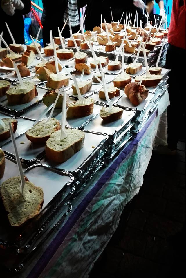 Τα παιδιά από το IthacaLaundry έφεραν κουβέρτες και μαζί μοιράσαμε 80 από αυτές στους δρόμους της Αθήνας. Ακόμη 20 κουβέρτες και 8 υπνόσακκοι μοιράστηκαν από το #OneStopforAll.
Επισης, 20 κουβέρτες &amp; 30 μερίδες φαγητού  που ετοίμασαν οι Mano Aperta μοιράστηκαν σε #OpenDrugScene.