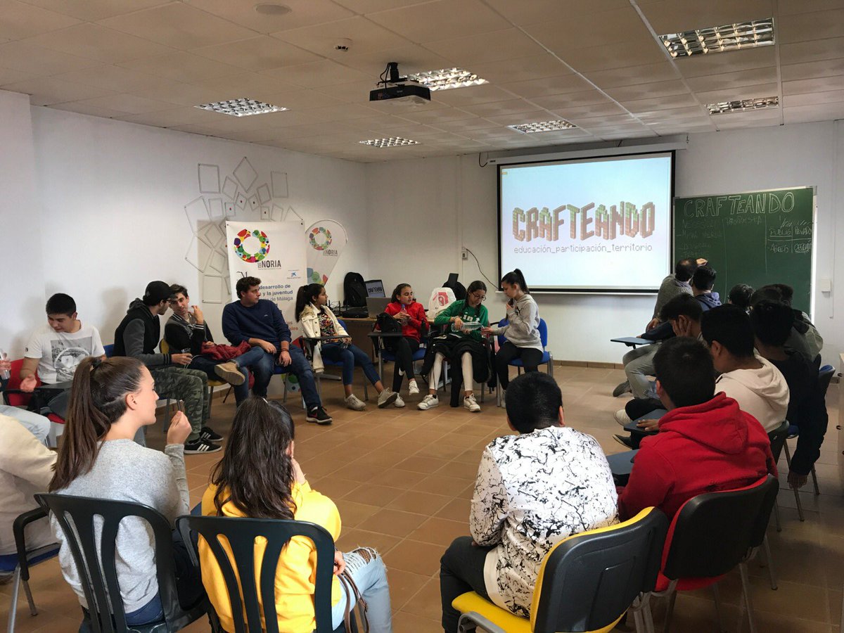 ArrabalAID's tweet photo. Este finde hemos estado en @lanoria_mlg #Crafteando Trinidad-Perchel con alumnado de @FundlaCaixa de distintas entidades. Propuestas basadas en #educación #participación #territorio para mejorar la ciudad @diputacionMLG https://t.co/vydke5EooM