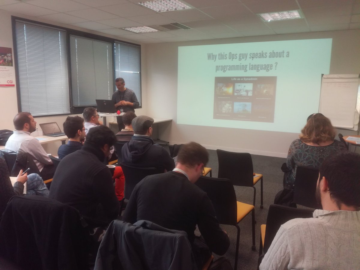 damienaccorsi's tweet photo. @Uggla_ nous parle #rustlang à #Flosscon https://t.co/oUrUgbamRt