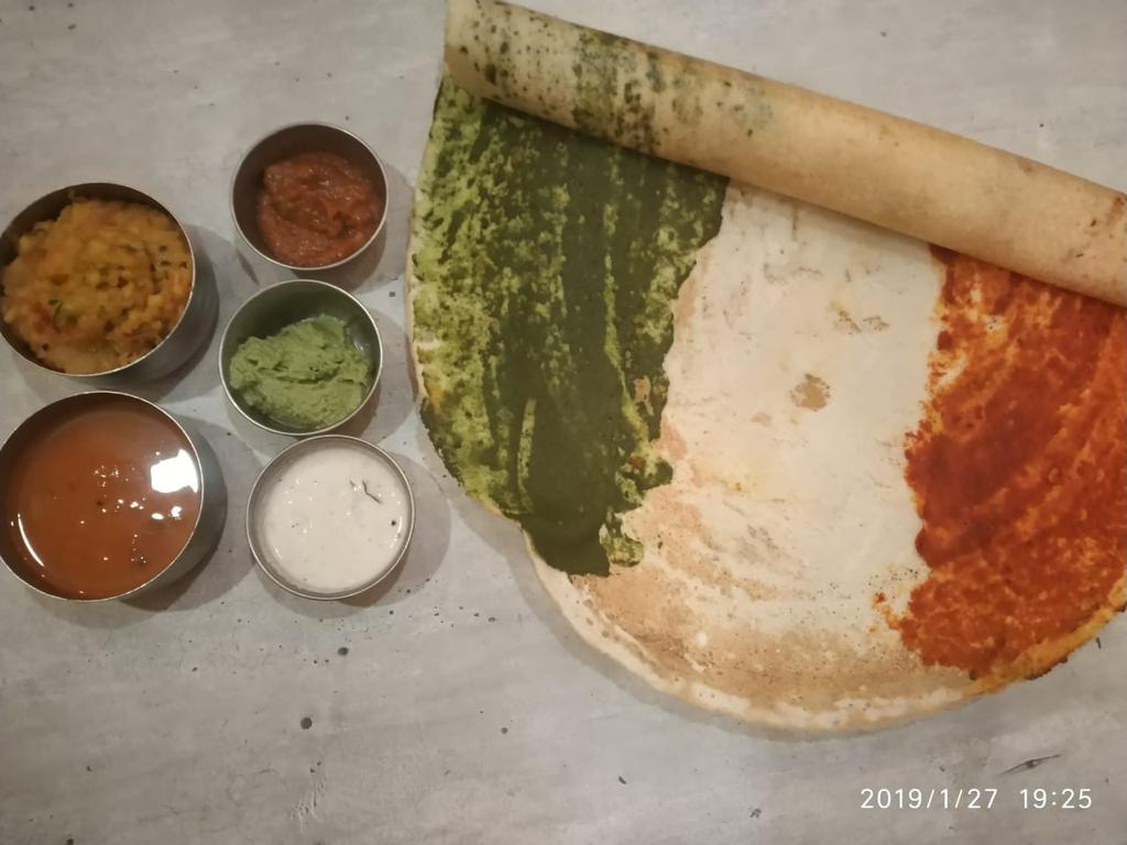 radiocityindia's tweet photo. #TriColorDosa from #SagarRatna ya #SpecialSamosa from #RajashreeSweets kaun banega #Varanasi ka #ShaanECity? Janne ke liye stay tuned to @radiocityindia 91.9 FM
#FoodWalk with food blogger #SaumyaAgrawal and #RJSameer and #RJNeha
@Sameercool5 @rj_neha919
#RagRagmeinVaranasiCity https://t.co/YUS575Ovzp