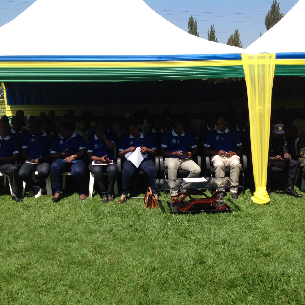 KarongiDistr's tweet photo. "Mujyanama Egera Abaturage Urushaho Kugira Uruhare mu Mihigo y'Akarere." Ni insanganyamatsiko y'Icyumweru cyahariwe #Umujyanama i #Karongi Kikaba cyatangirijwe mu Murenge wa @BwishyuraSector https://t.co/cbLYRj0u7A