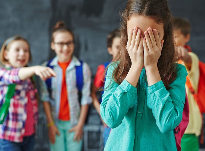 ceapa_oficial's tweet photo. Un 34,6% del alumnado reconoce que no pediría consejo a un profesor en caso de acoso. La guía para Madres y Padres de CEAPA recomienda colaboración de las familias con el centro, tanto de víctima como agresor, para la resolución de estos casos. 
https://t.co/sqOsQdc0mU https://t.co/lPrH3xU4kG
