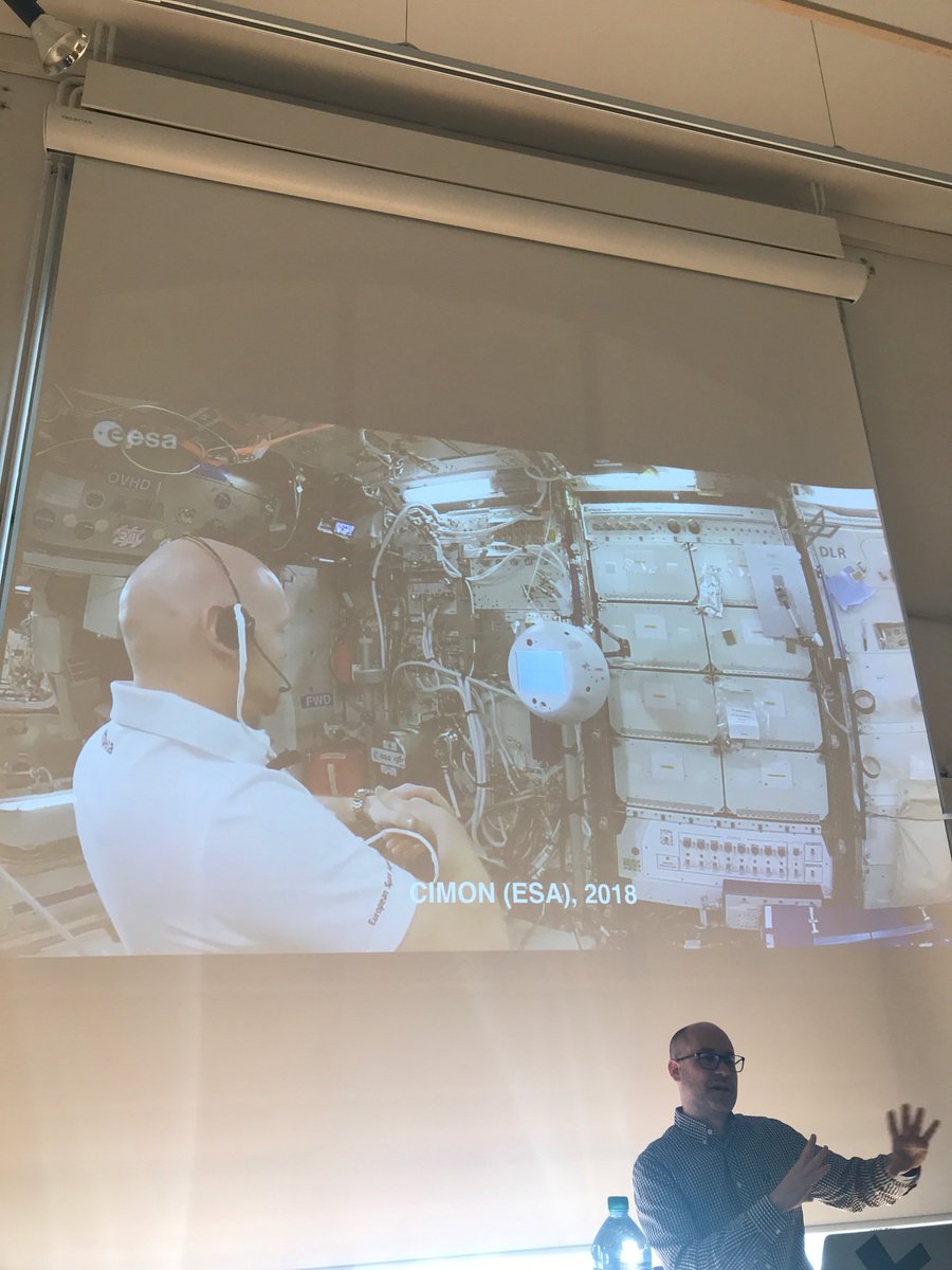 HeadMediaDesign's tweet photo. Fisrt talk of the day @nicolasnova adressing the intersections between interaction design and spatial exploration. #headmediadesign https://t.co/LRhFnKIlET