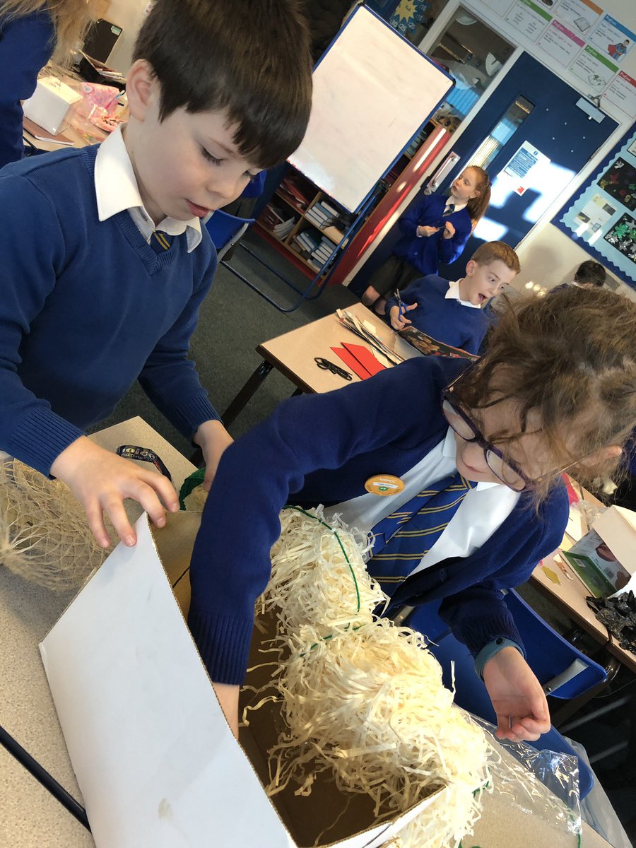 saintoswalds's tweet image. Starlings have started to make their own #Seawigs, this is part of their English lesson. @jabberworks @philipreeve1 The children are so excited. #oliverandtheseawigs