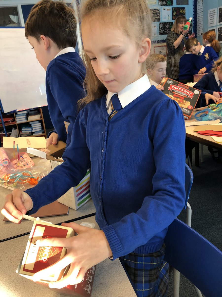 saintoswalds's tweet image. Starlings have started to make their own #Seawigs, this is part of their English lesson. @jabberworks @philipreeve1 The children are so excited. #oliverandtheseawigs