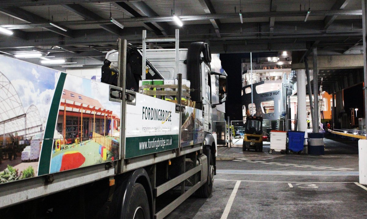 Fordingbridgedb's tweet photo. Part of the #Fordingbridge fleet ready to cross the #Solent for the install of new upper bar at Royal Solent Yacht Club
#logistics #inspiredbuild #iow #iowsailing #sailing https://t.co/feSz8ljy7t