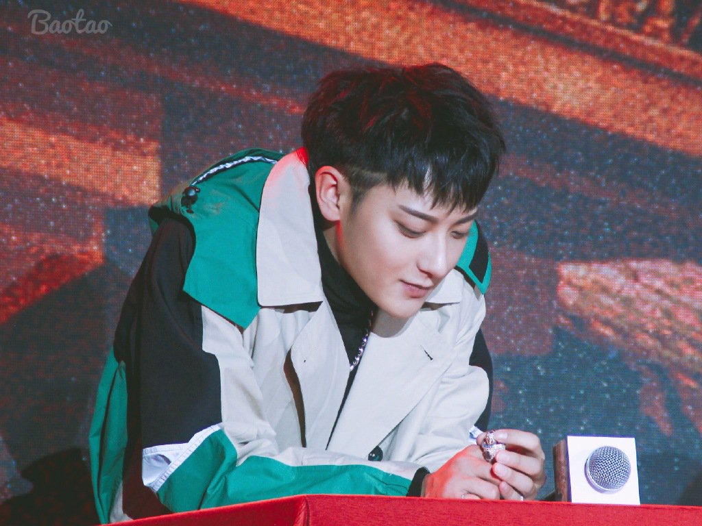 Aphrodite_KT's tweet photo. [HQ] 190123 Z.TAO cr.抱桃子回家
https://t.co/ppvUWPZ9P6
https://t.co/9MCbzEC07r
https://t.co/NT7ZuvkBhm https://t.co/YzIcRjyh2L