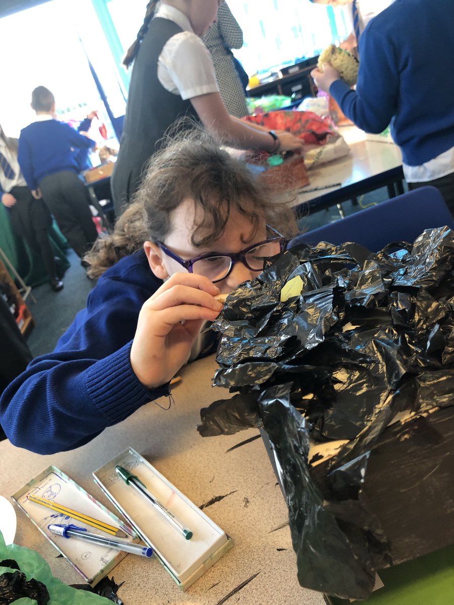 saintoswalds's tweet image. There is a special atmosphere in Starlings this morning. The pupils are making their #Seawigs The class reading book this term is ‘Oliver and the Seawigs,’ written by @jabberworks &amp;amp; @philipreeve1 #readingiscool