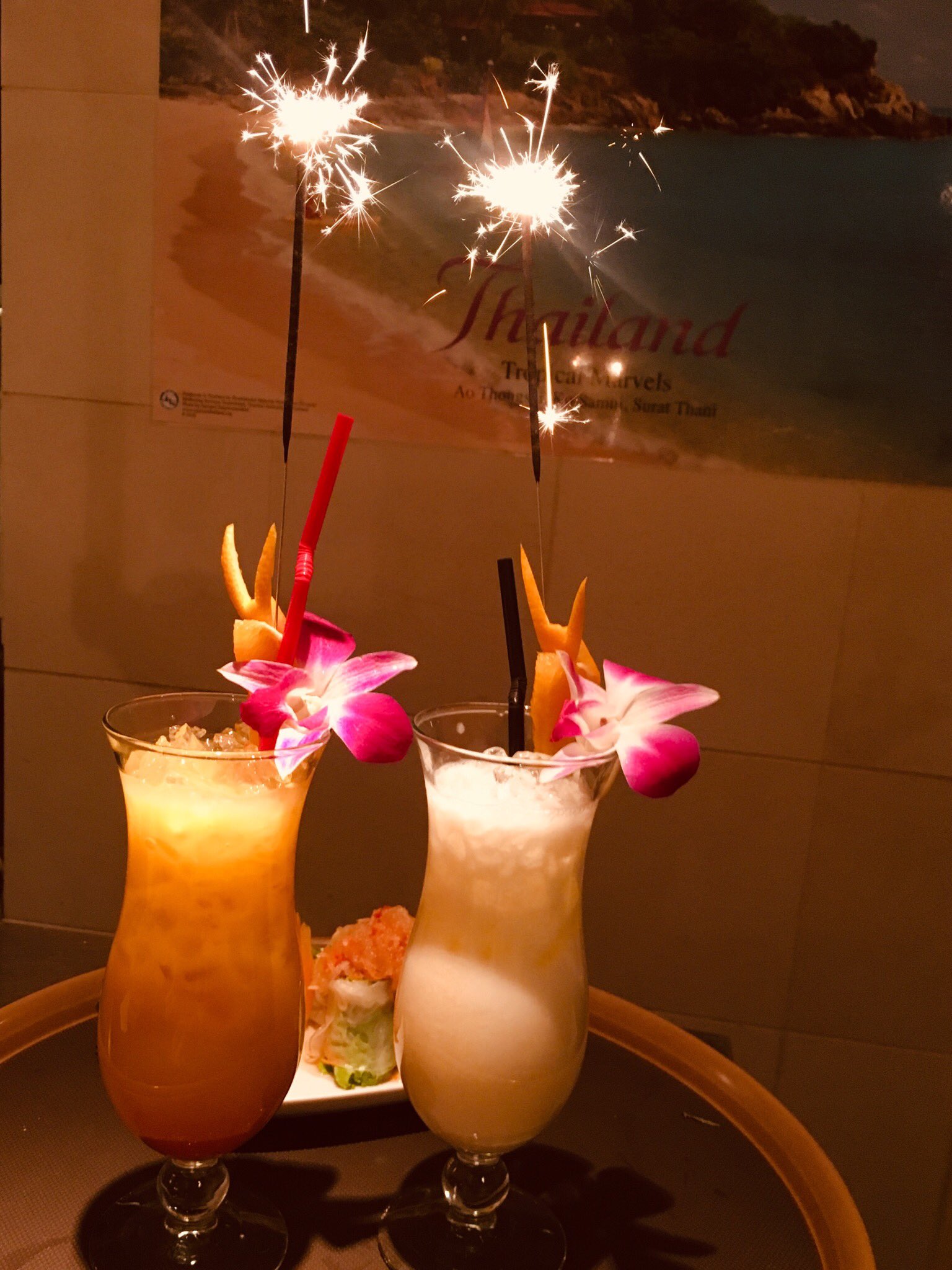 バンコクキッチン 新宿店 バンコクキッチン オリジナル カクテル 花火付 気分はもう南国リゾート 日々の疲れを癒しに タイ料理 Bkkshinjuku 西新宿 T Co Ofwf3v5moz Twitter