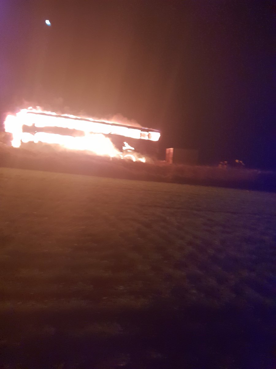 Shaps851's tweet photo. @TisburyFireStn @DWFireRescue @DWFireControl @Mere_Fire_Stn @FireWilton Good effort guys fast reaction time considering the distance  keep up the good work https://t.co/Cs1HcyUdBW