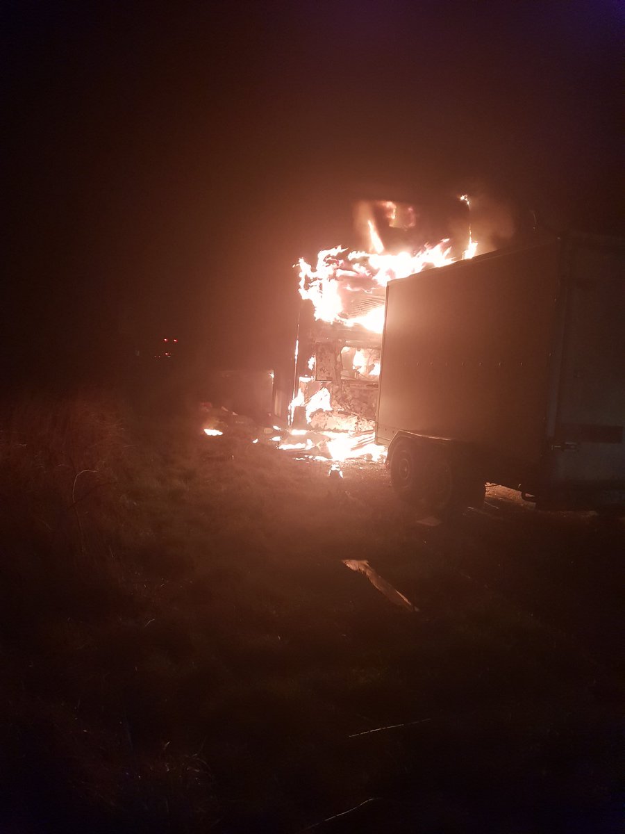 Shaps851's tweet photo. @TisburyFireStn @DWFireRescue @DWFireControl @Mere_Fire_Stn @FireWilton Good effort guys fast reaction time considering the distance  keep up the good work https://t.co/Cs1HcyUdBW